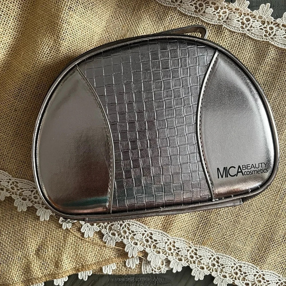 9 Piece Mica Beauty Cosmetics Skincare Set - Picture 10 of 11